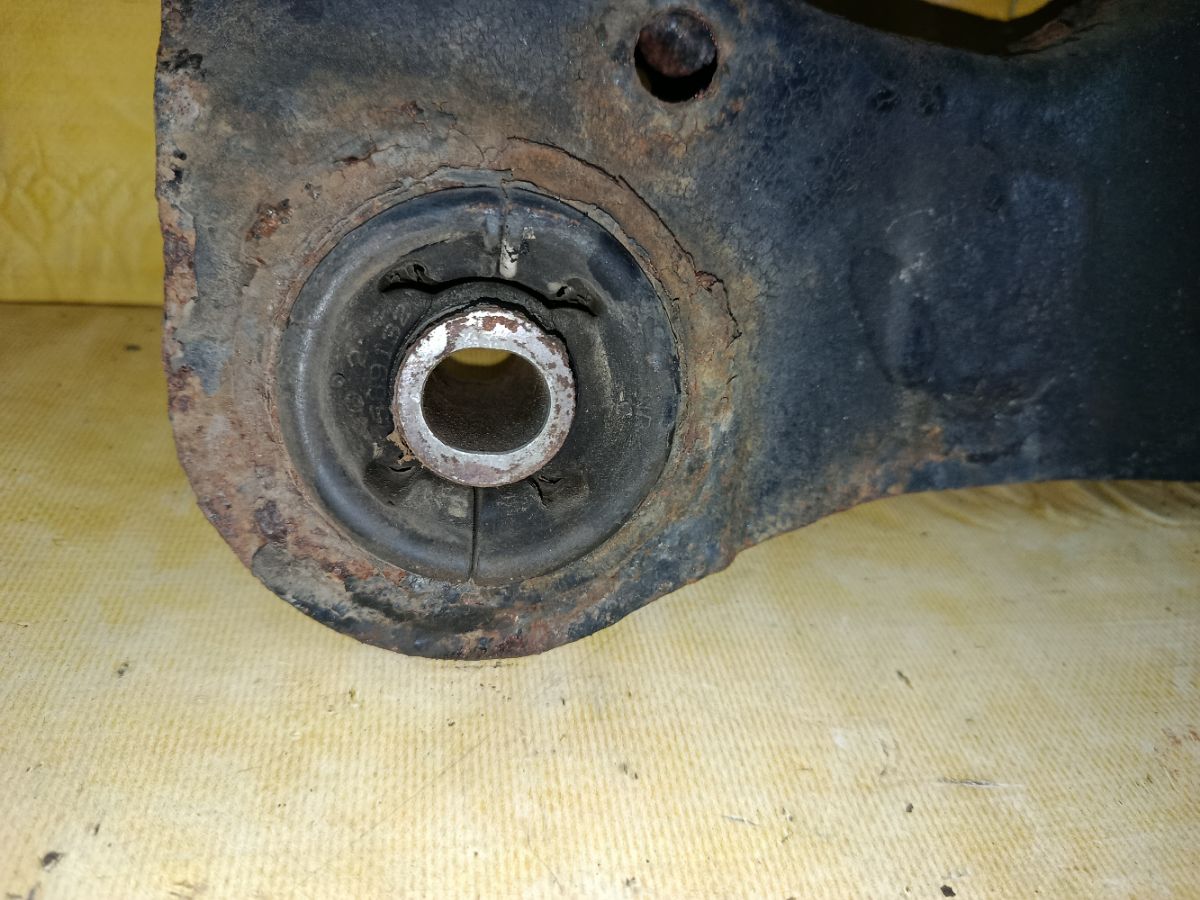 Балка подвески на Mitsubishi Grandis NA4W 4G69 Фото 5