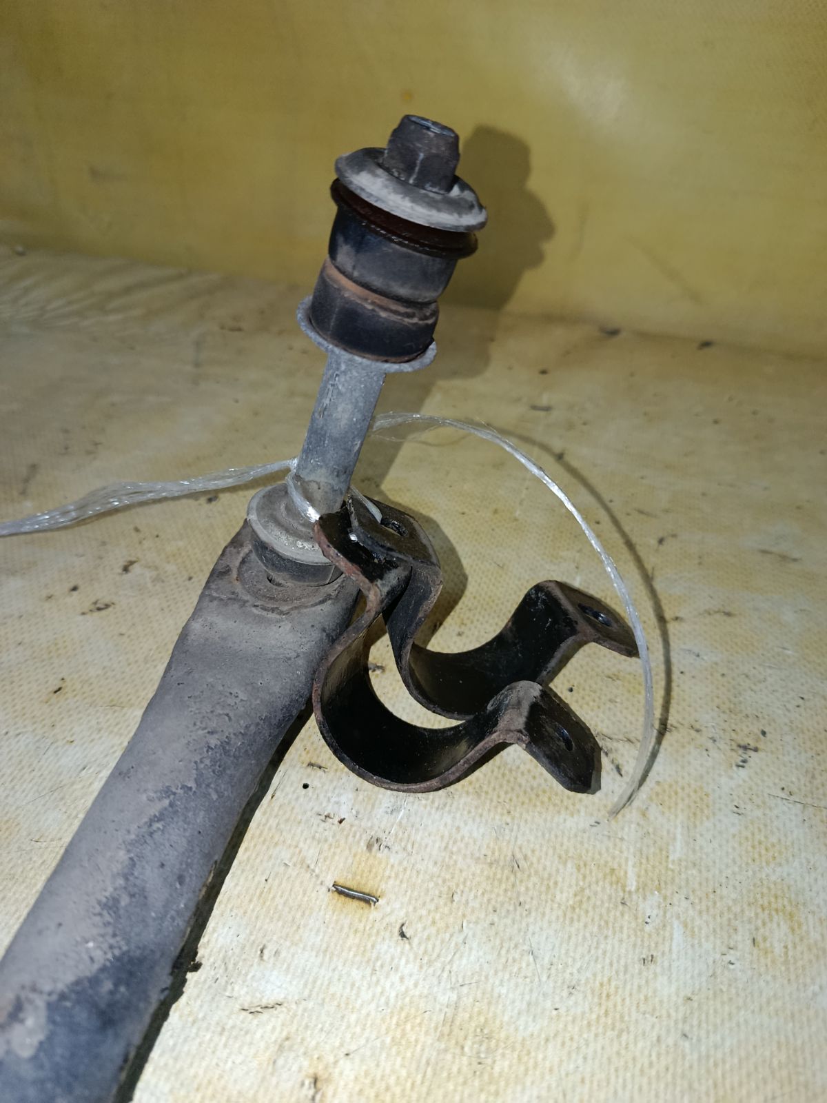 Стабилизатор на Mitsubishi Grandis NA4W 4G69 Фото 5