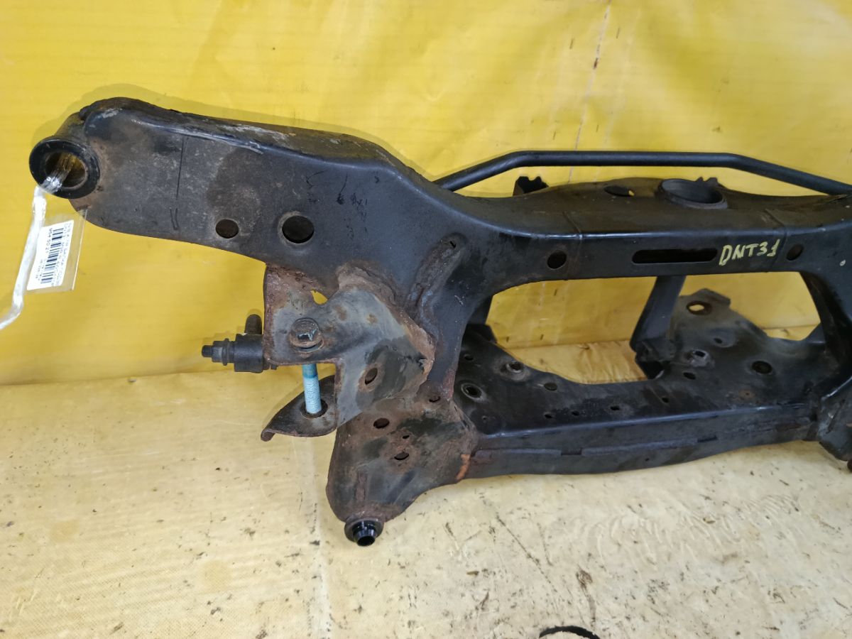 Балка подвески на Nissan X-Trail DNT31 M9R Фото 3