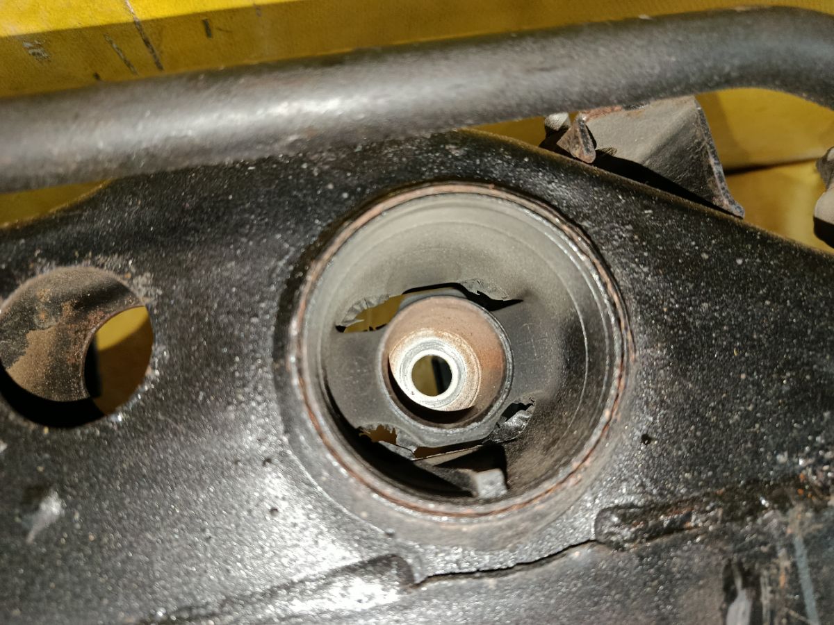 Балка подвески на Nissan X-Trail DNT31 M9R Фото 5