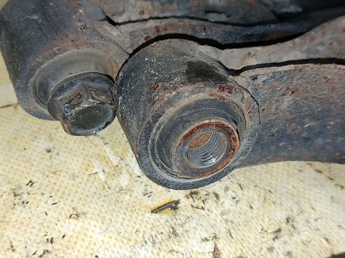 Рычаг на Nissan X-Trail DNT31 M9R Фото 9