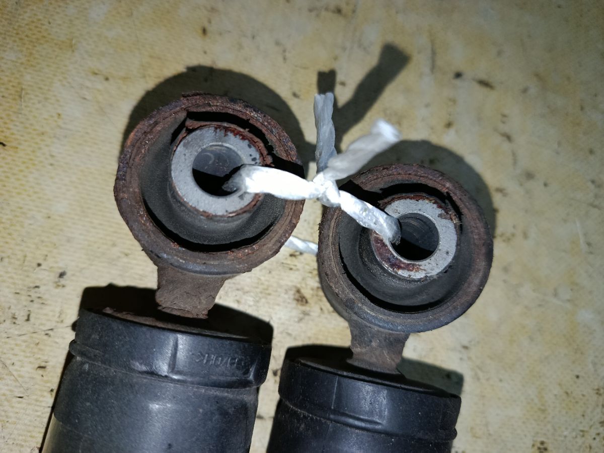 Амортизатор 56210-3UB0A на Nissan X-Trail DNT31 Фото 2