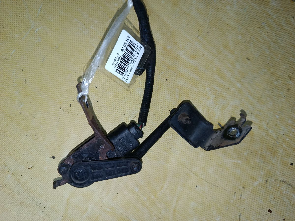 Датчик регулировки наклона фар 53812-89900 на Nissan X-Trail DNT31 Фото 1