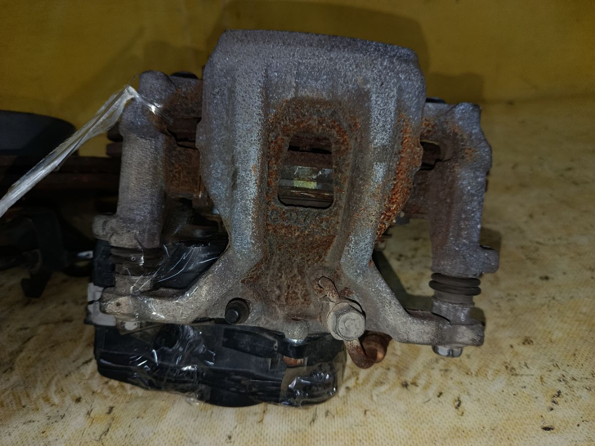 Суппорт на Toyota Alphard Hybrid AYH30W 2AR-FXE Фото 4