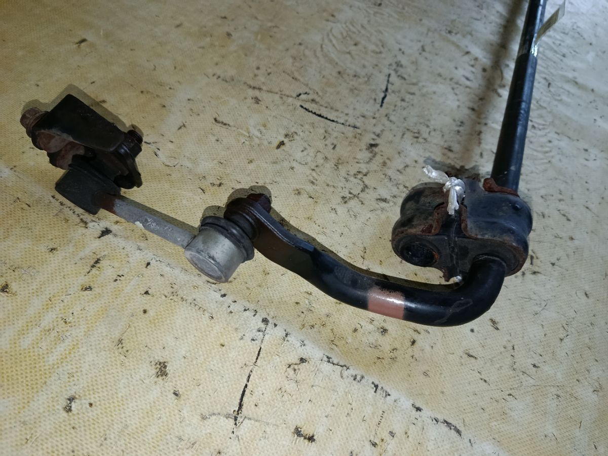 Стабилизатор на Toyota Alphard Hybrid AYH30W 2AR-FXE Фото 2