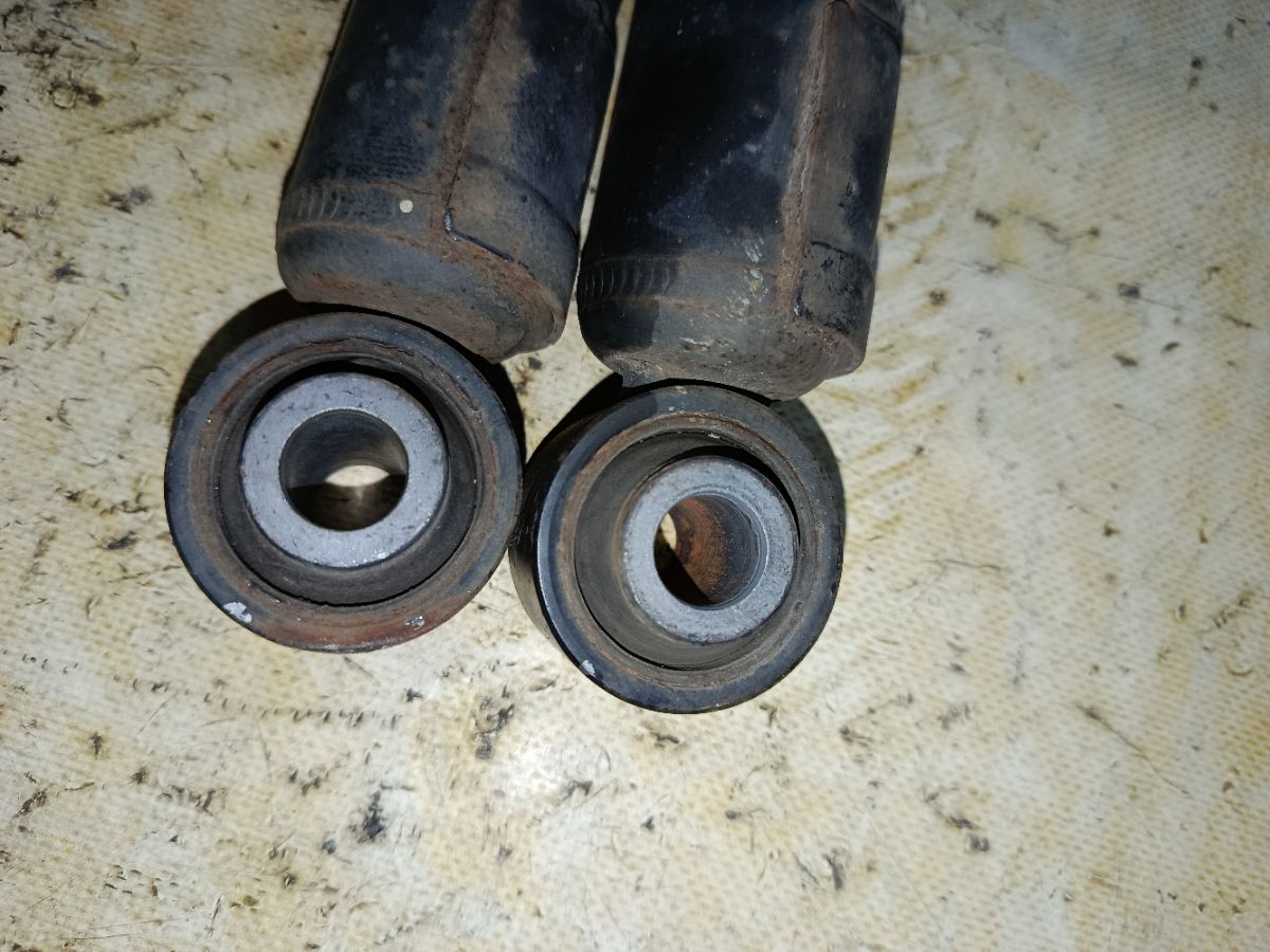 Амортизатор 48530-58170 на Toyota Alphard Hybrid AYH30W Фото 2