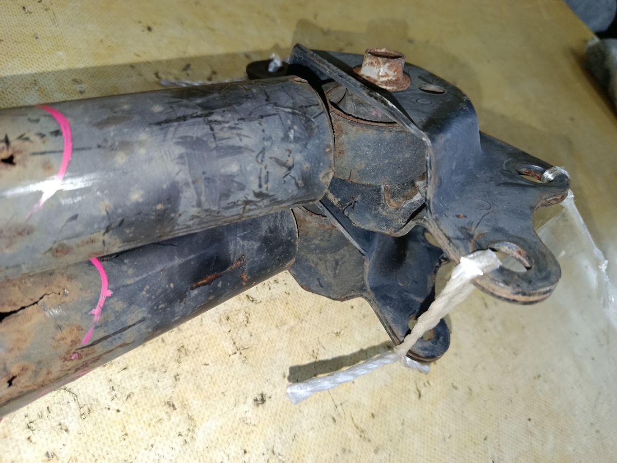 Амортизатор 48530-58170 на Toyota Alphard Hybrid AYH30W Фото 4