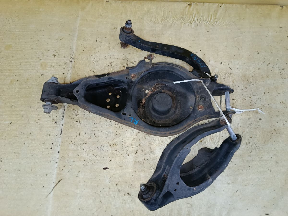 Рычаг на Toyota Alphard Hybrid AYH30W 2AR-FXE Фото 1