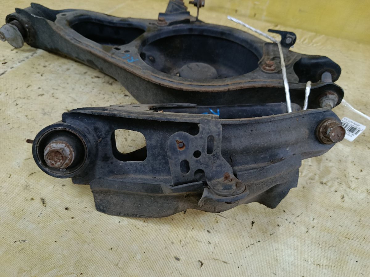 Рычаг на Toyota Alphard Hybrid AYH30W 2AR-FXE Фото 2