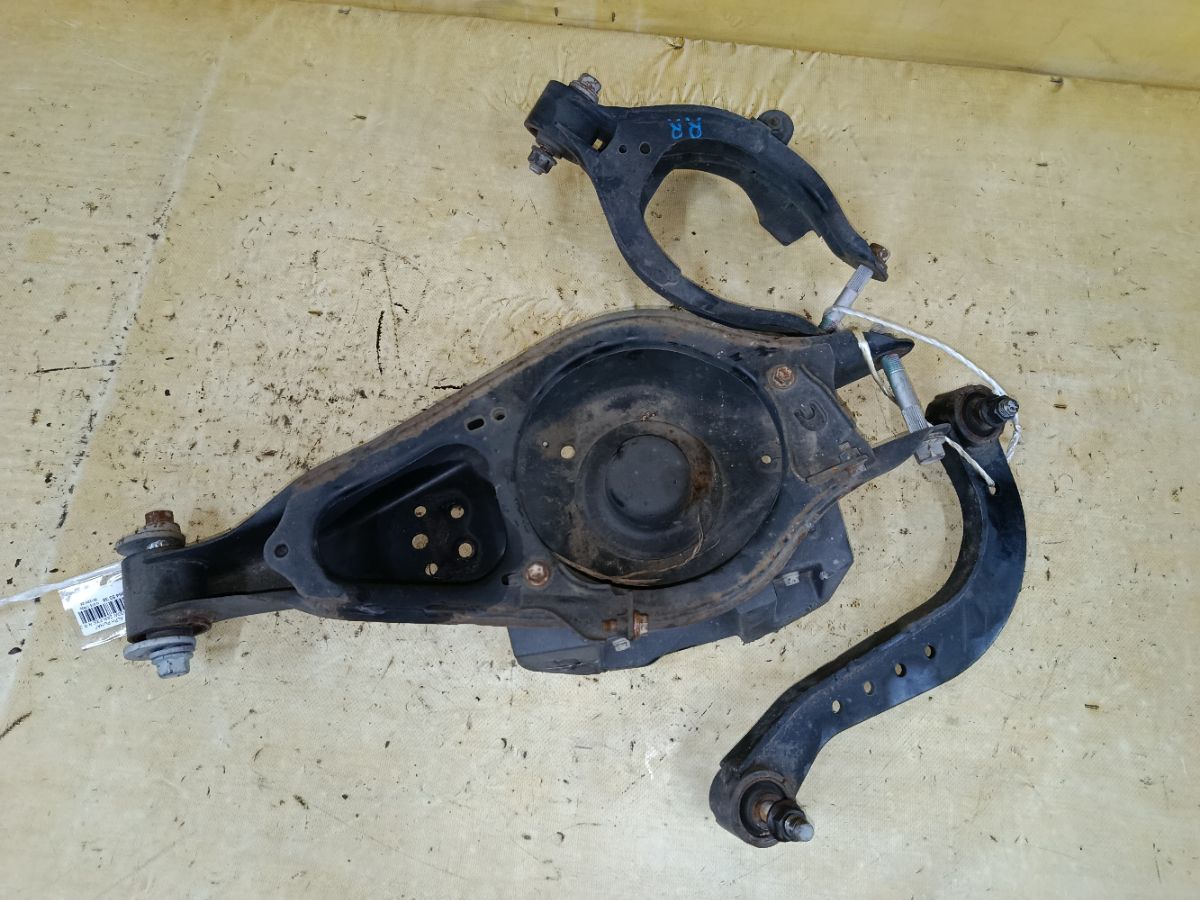 Рычаг на Toyota Alphard Hybrid AYH30W 2AR-FXE Фото 1