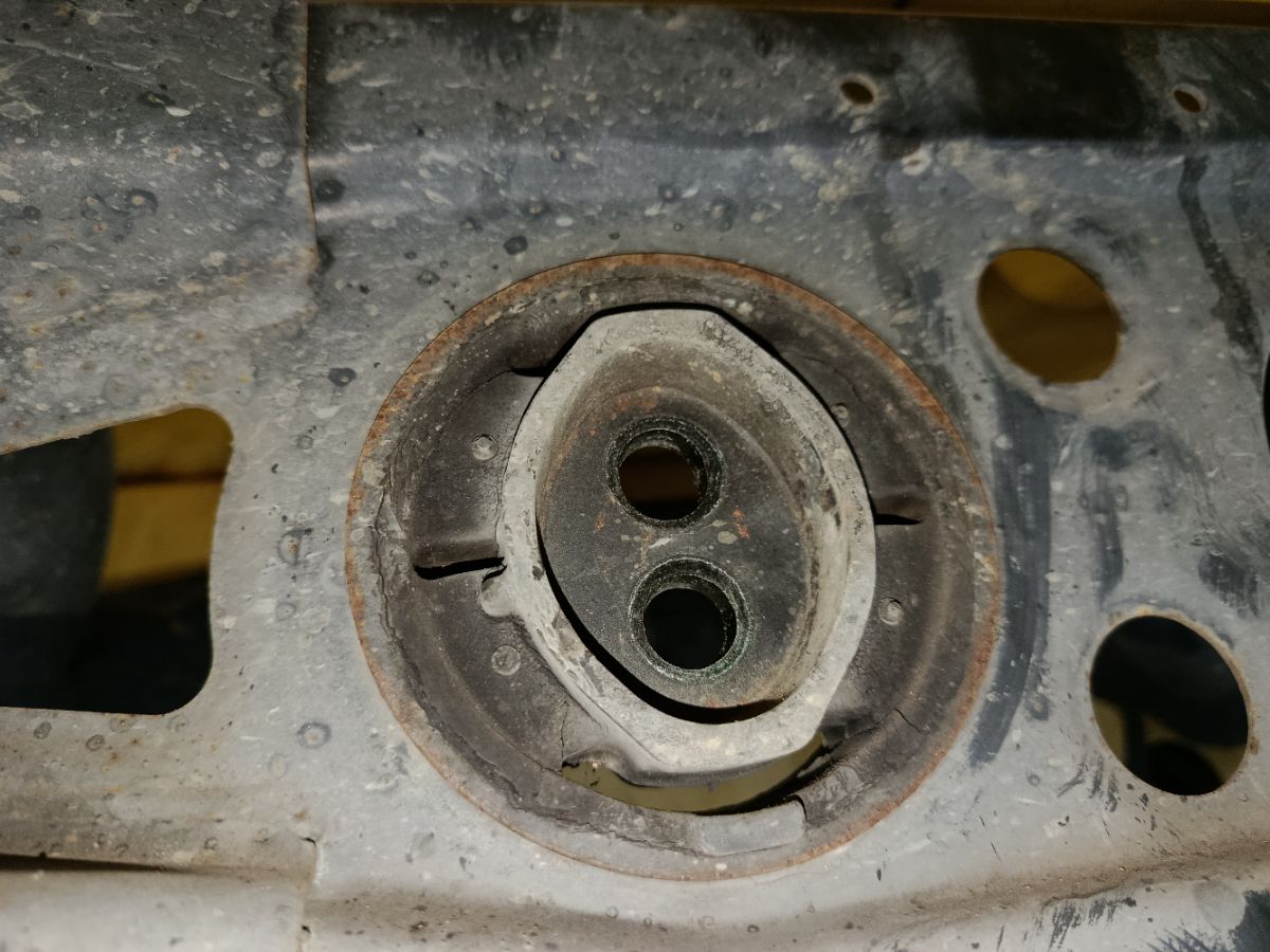 Балка подвески 51206-51030, 51206-53020 на Toyota Mark Ii GX110 1G-FE Фото 11