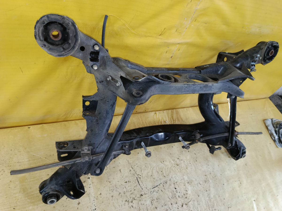 Балка подвески 51206-51030, 51206-53020 на Toyota Mark Ii GX110 1G-FE Фото 9