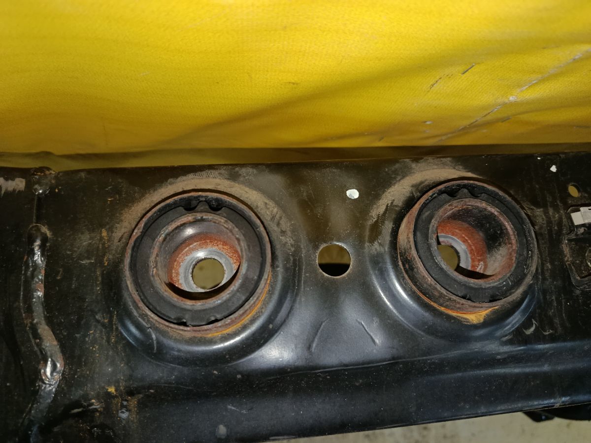 Балка подвески на Nissan Cima FHY33 VQ30DET Фото 11