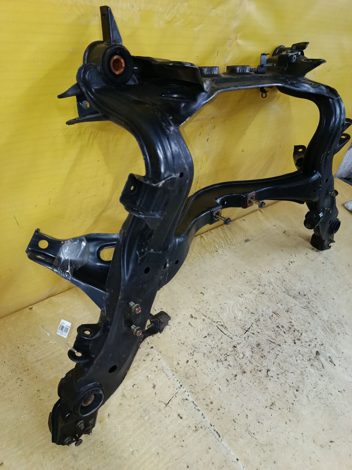 Балка подвески на Nissan Cima FHY33 VQ30DET Фото 13