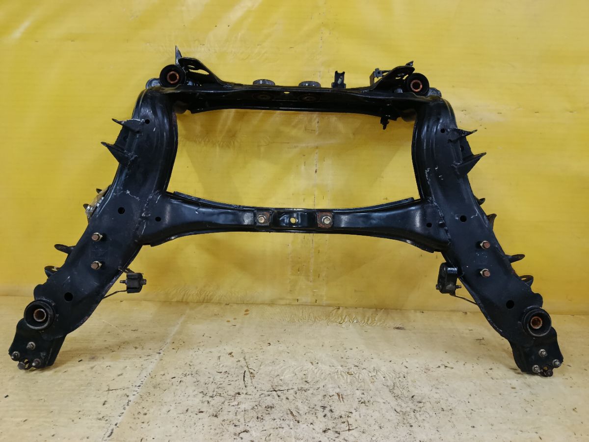 Балка подвески на Nissan Cima FHY33 VQ30DET Фото 14