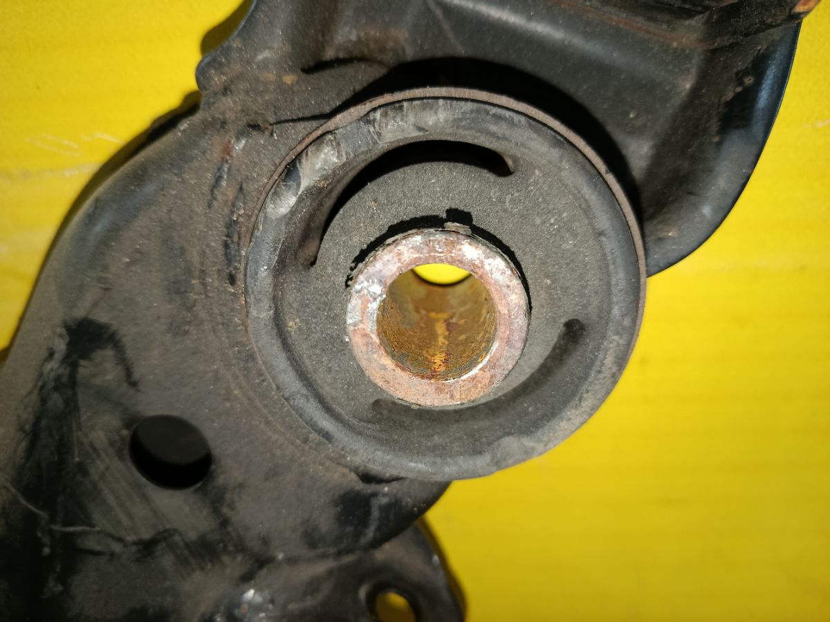 Балка подвески на Nissan Cima FHY33 VQ30DET Фото 6