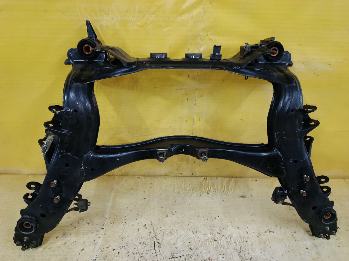 Балка подвески на Nissan Cima FHY33 VQ30DET Фото 9