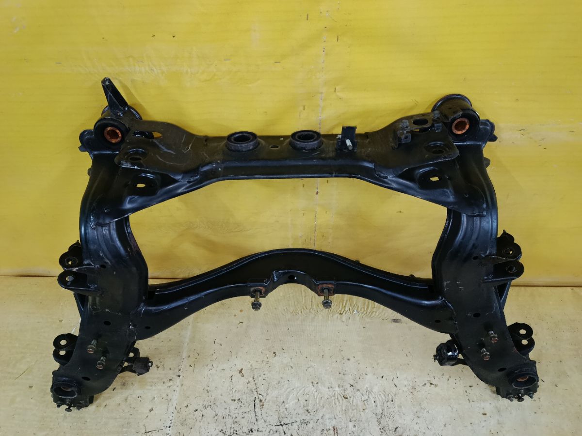 Балка подвески на Nissan Cima FHY33 VQ30DET Фото 10