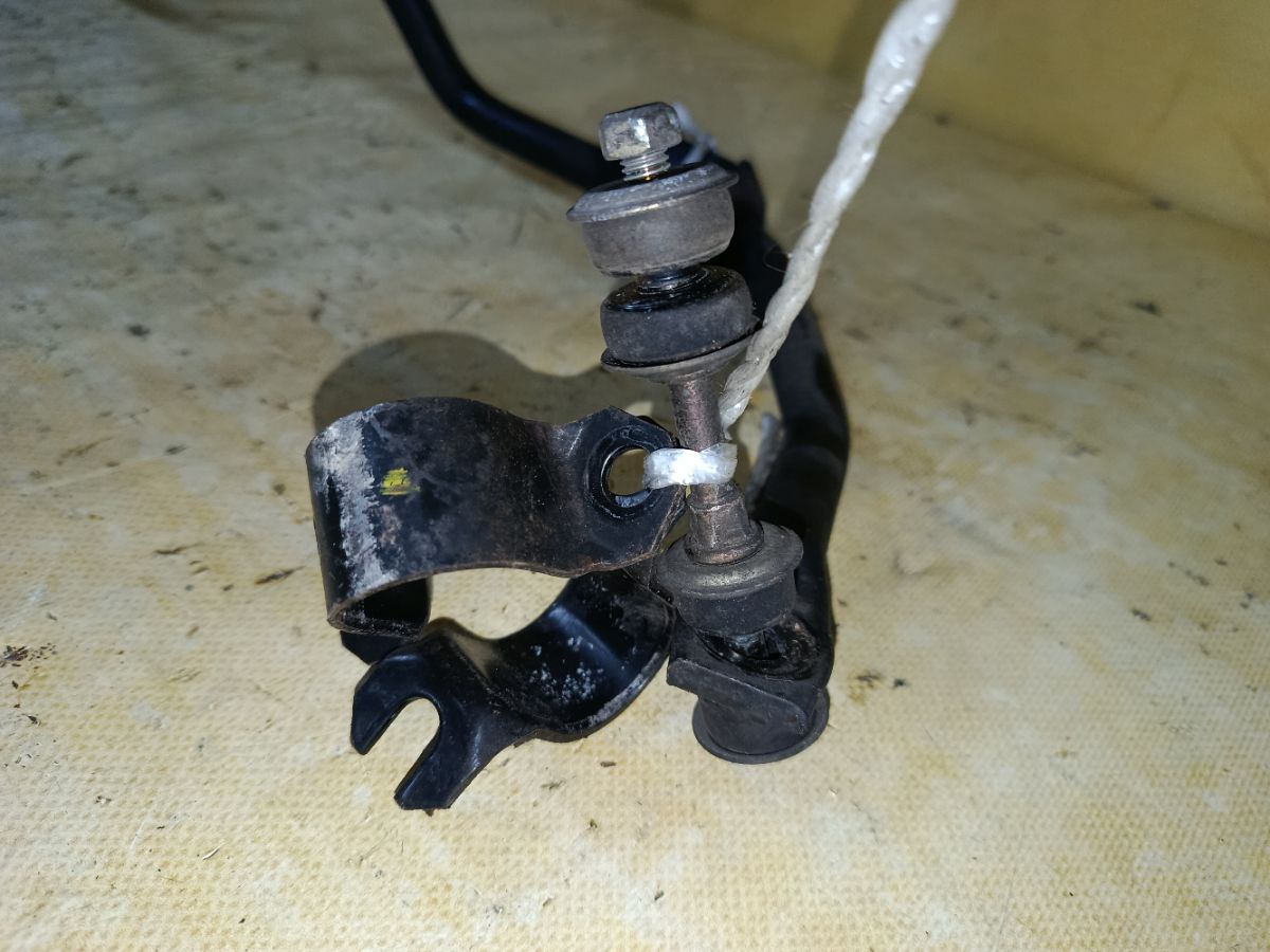 Стабилизатор на Nissan Cima FHY33 VQ30DET Фото 2