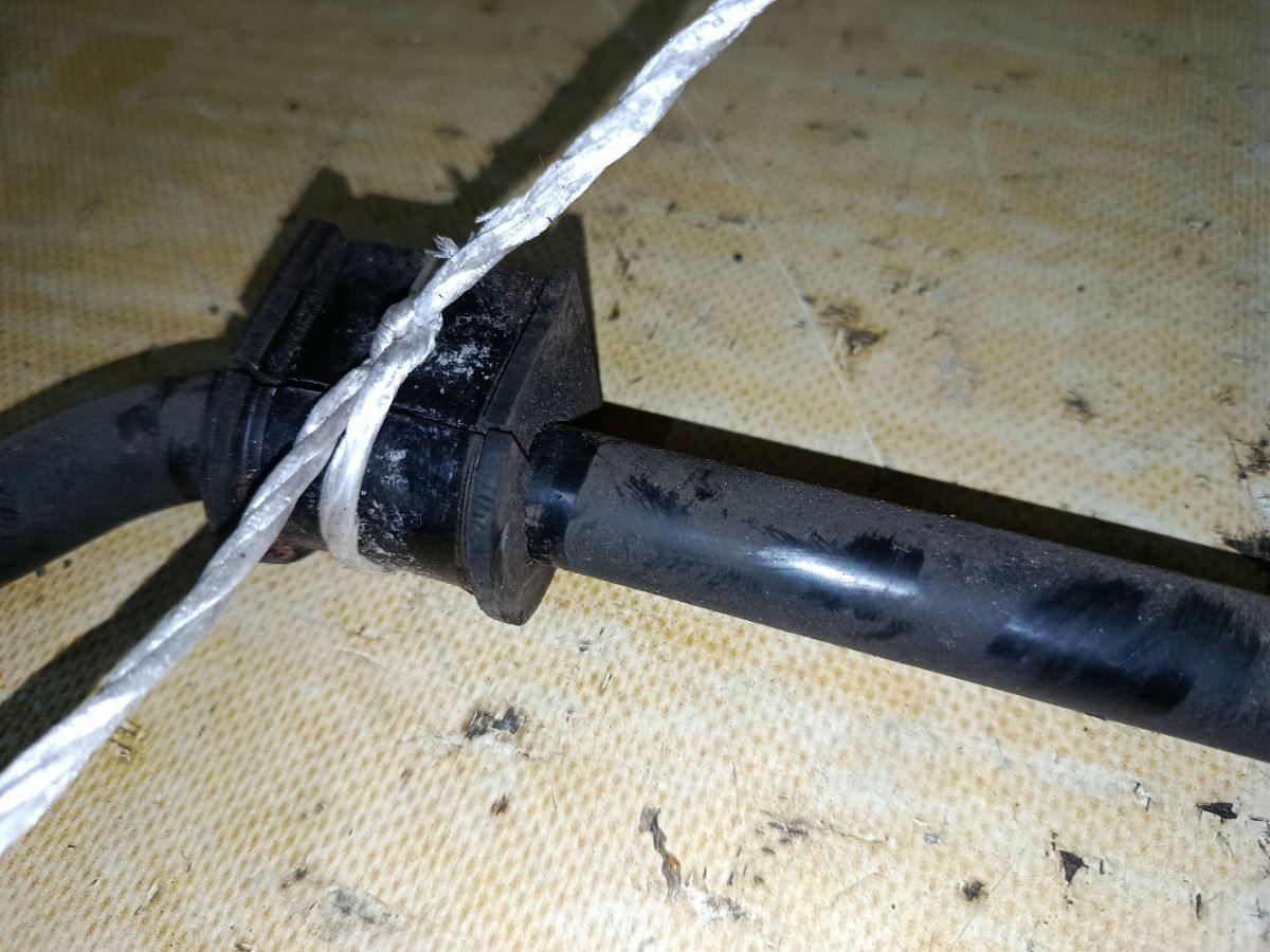 Стабилизатор на Nissan Cima FHY33 VQ30DET Фото 5