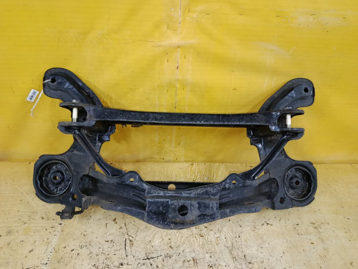 Балка подвески на Honda Stepwgn RF1 B20B Фото 1