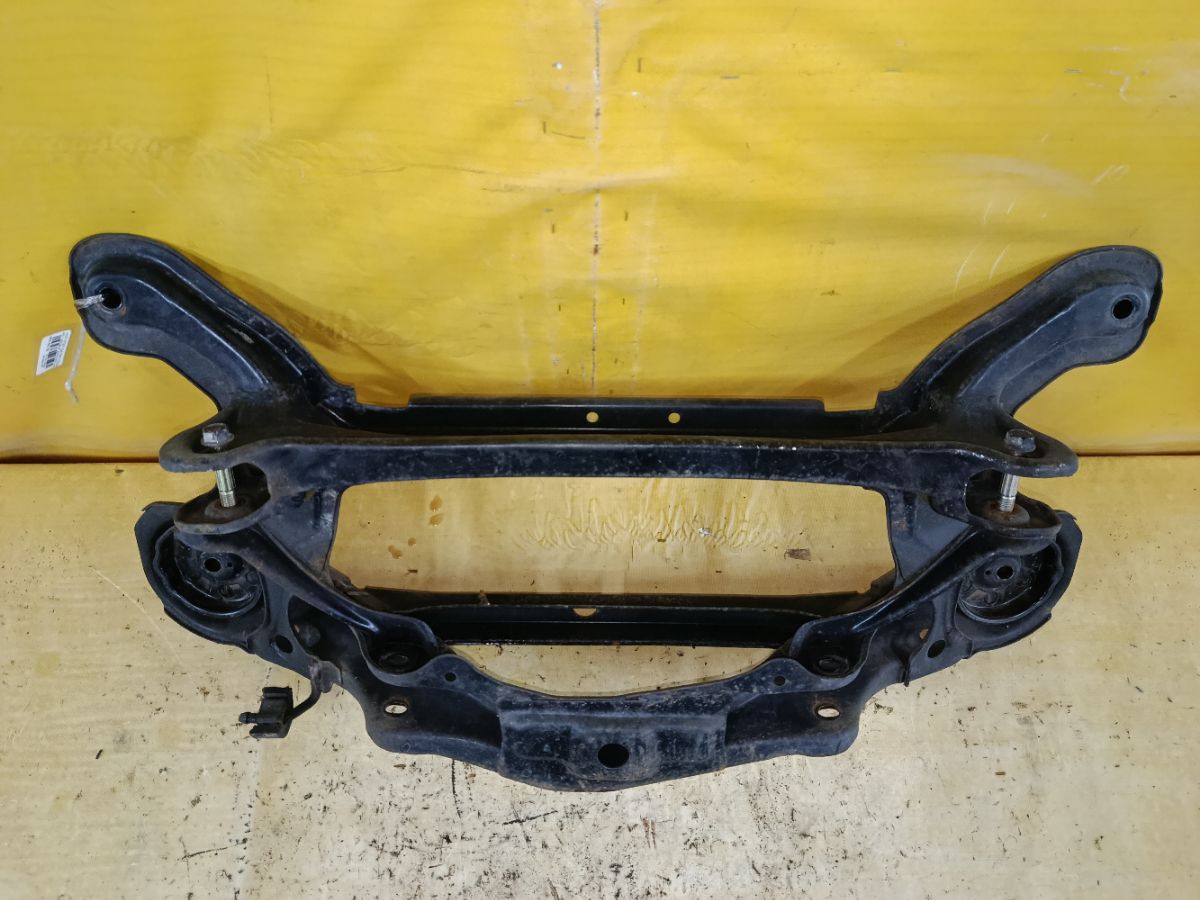 Балка подвески на Honda Stepwgn RF1 B20B Фото 2