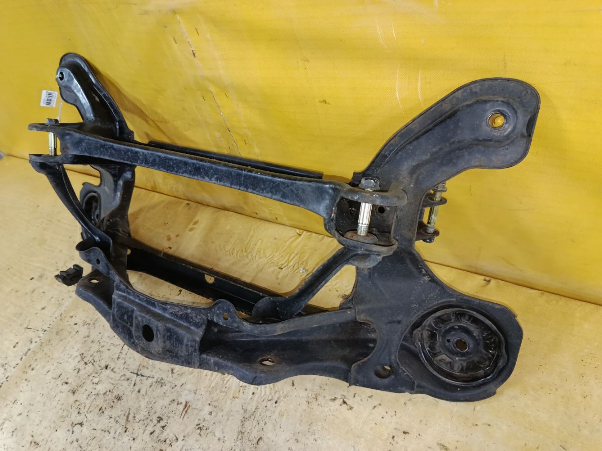 Балка подвески на Honda Stepwgn RF1 B20B Фото 3