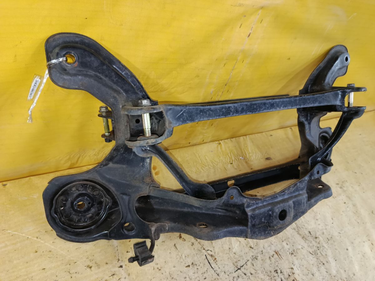 Балка подвески на Honda Stepwgn RF1 B20B Фото 4