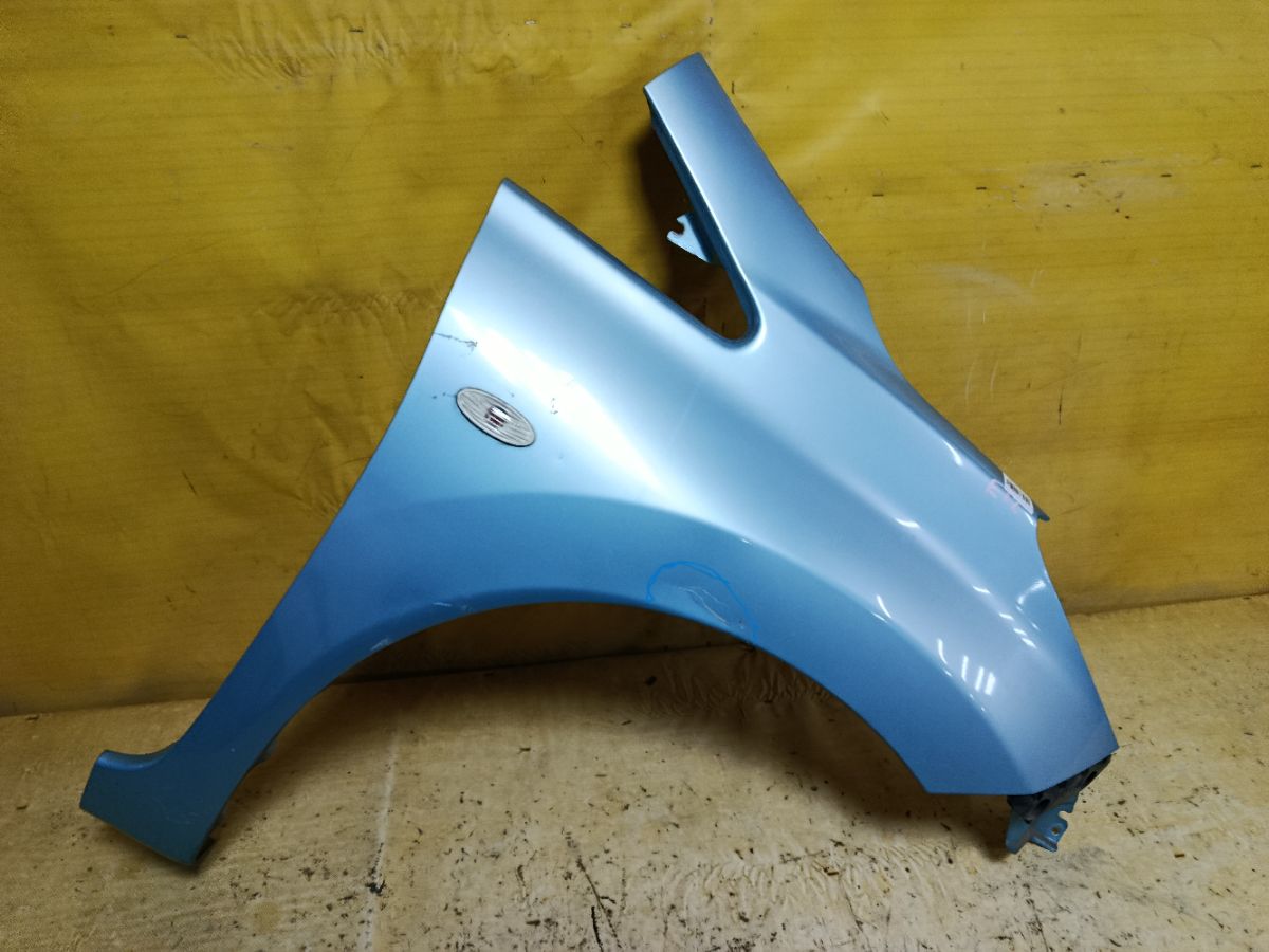 Крыло переднее на Nissan Note E12 Фото 1