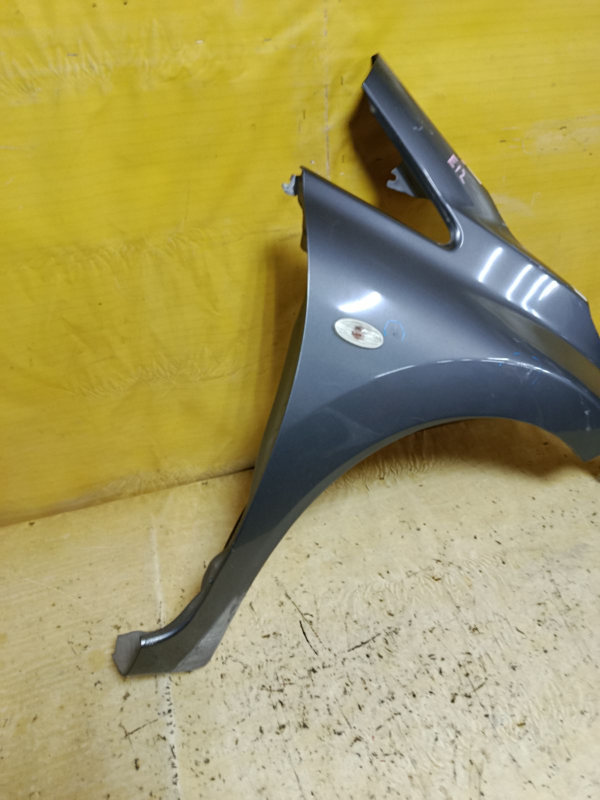 Крыло переднее на Nissan Note E12 Фото 3