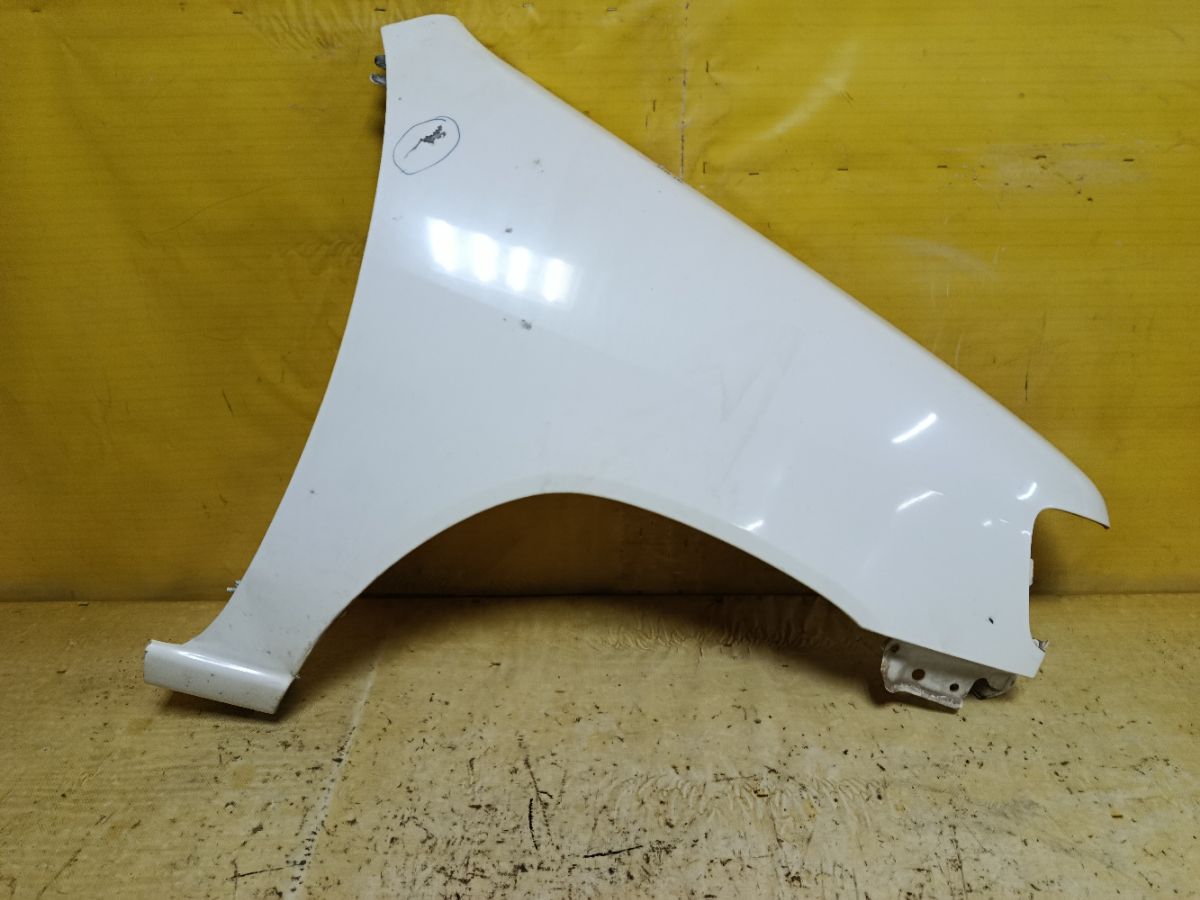 Крыло переднее на Nissan Cube Z10 Фото 1