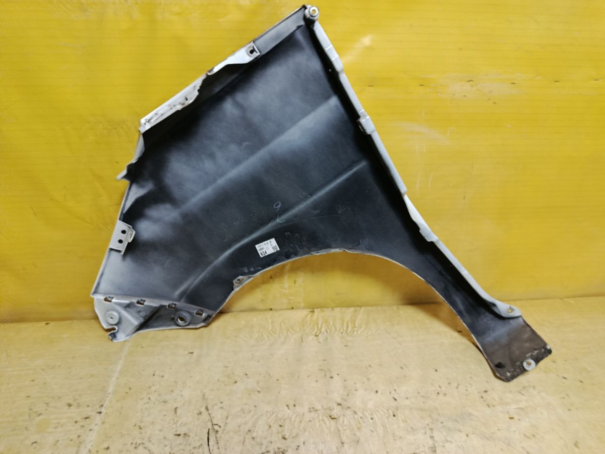 Крыло переднее на Toyota Tank M900A Фото 5