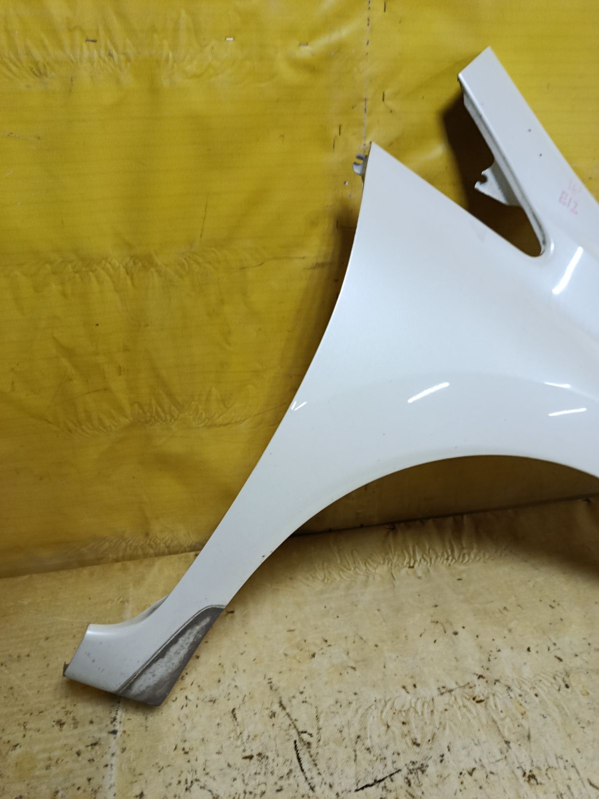 Крыло переднее на Nissan Note E12 Фото 3