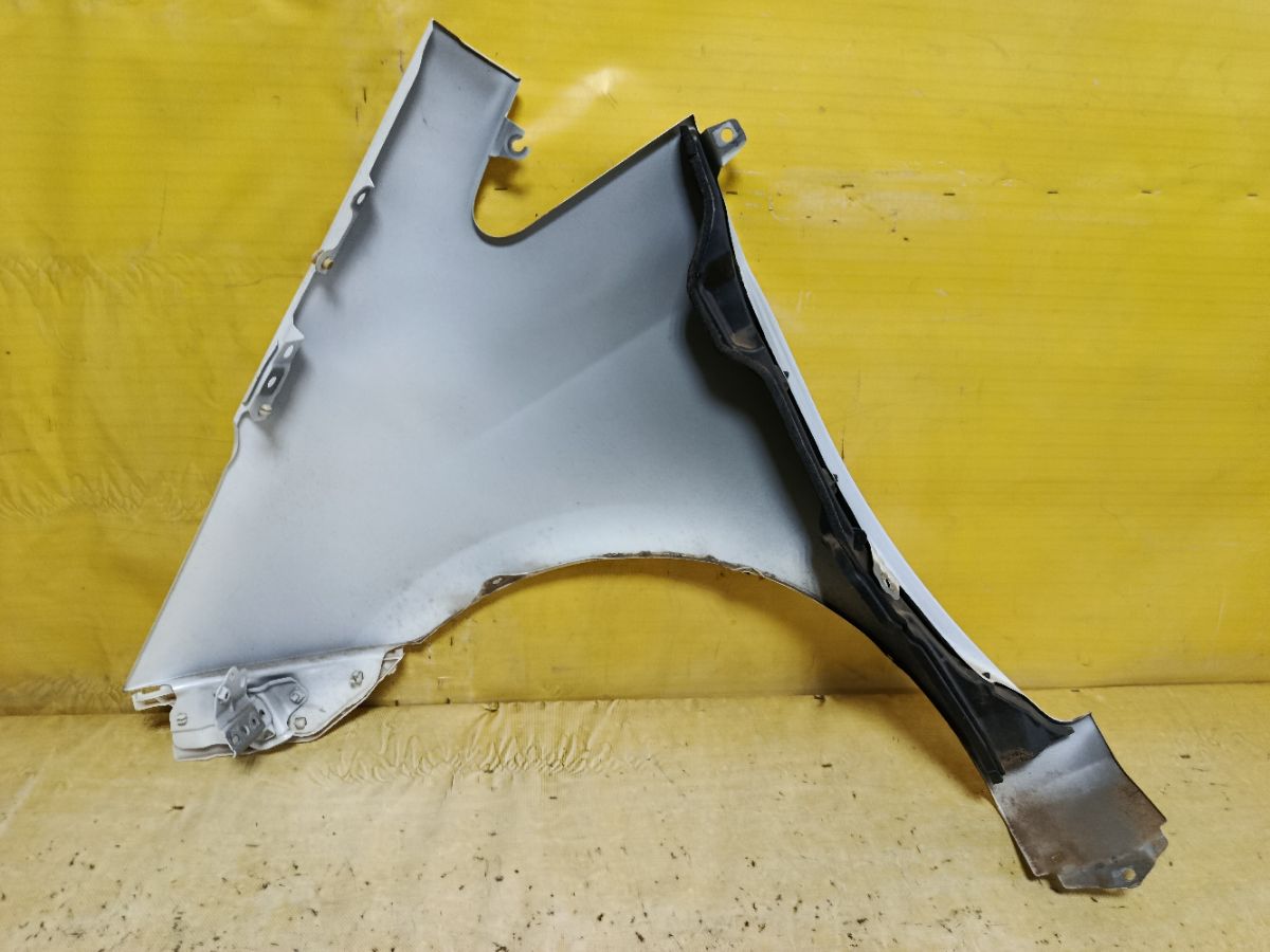 Крыло переднее на Toyota Ractis NCP120 Фото 5