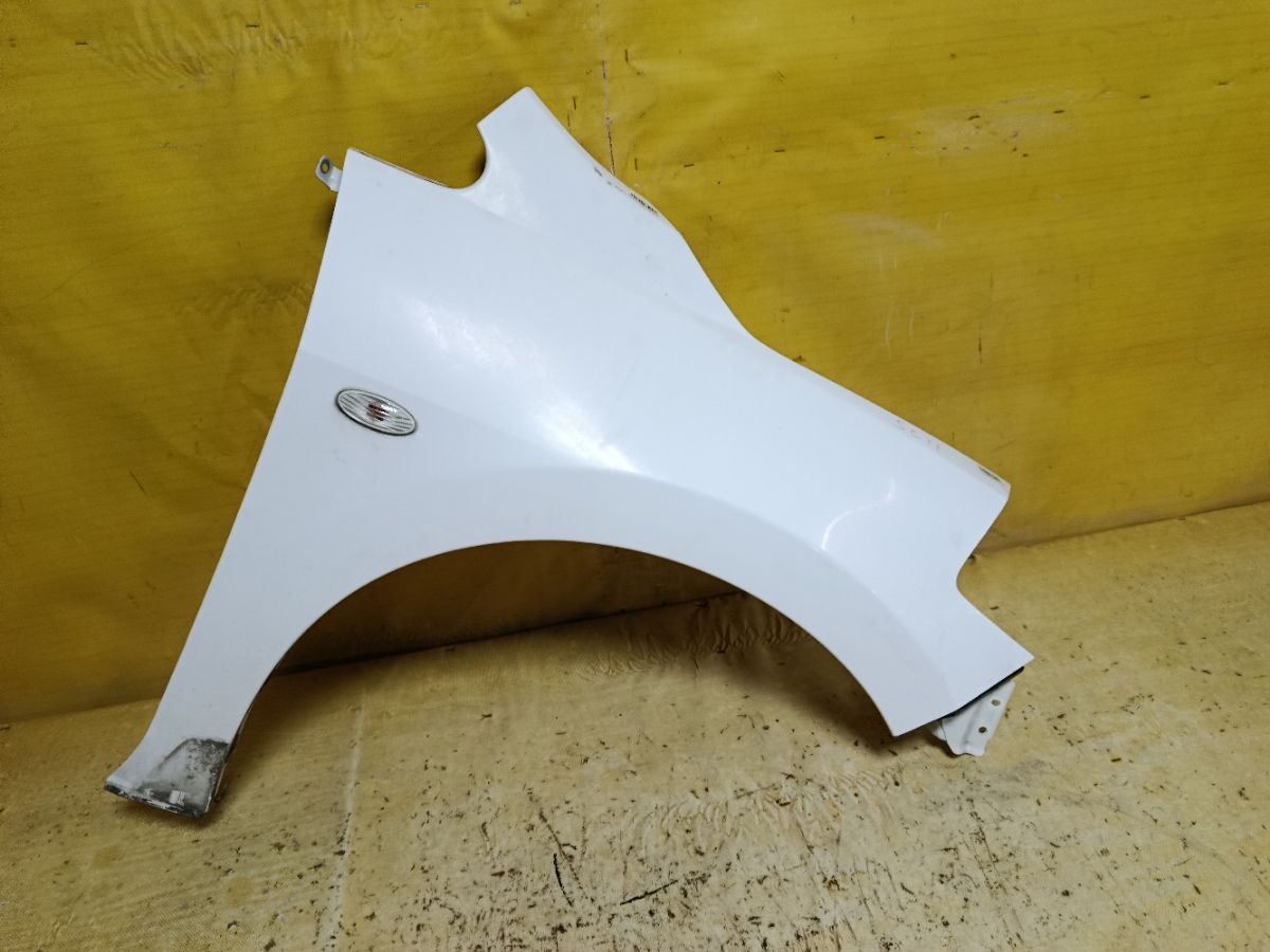 Крыло переднее на Nissan Tiida Latio SC11 Фото 1