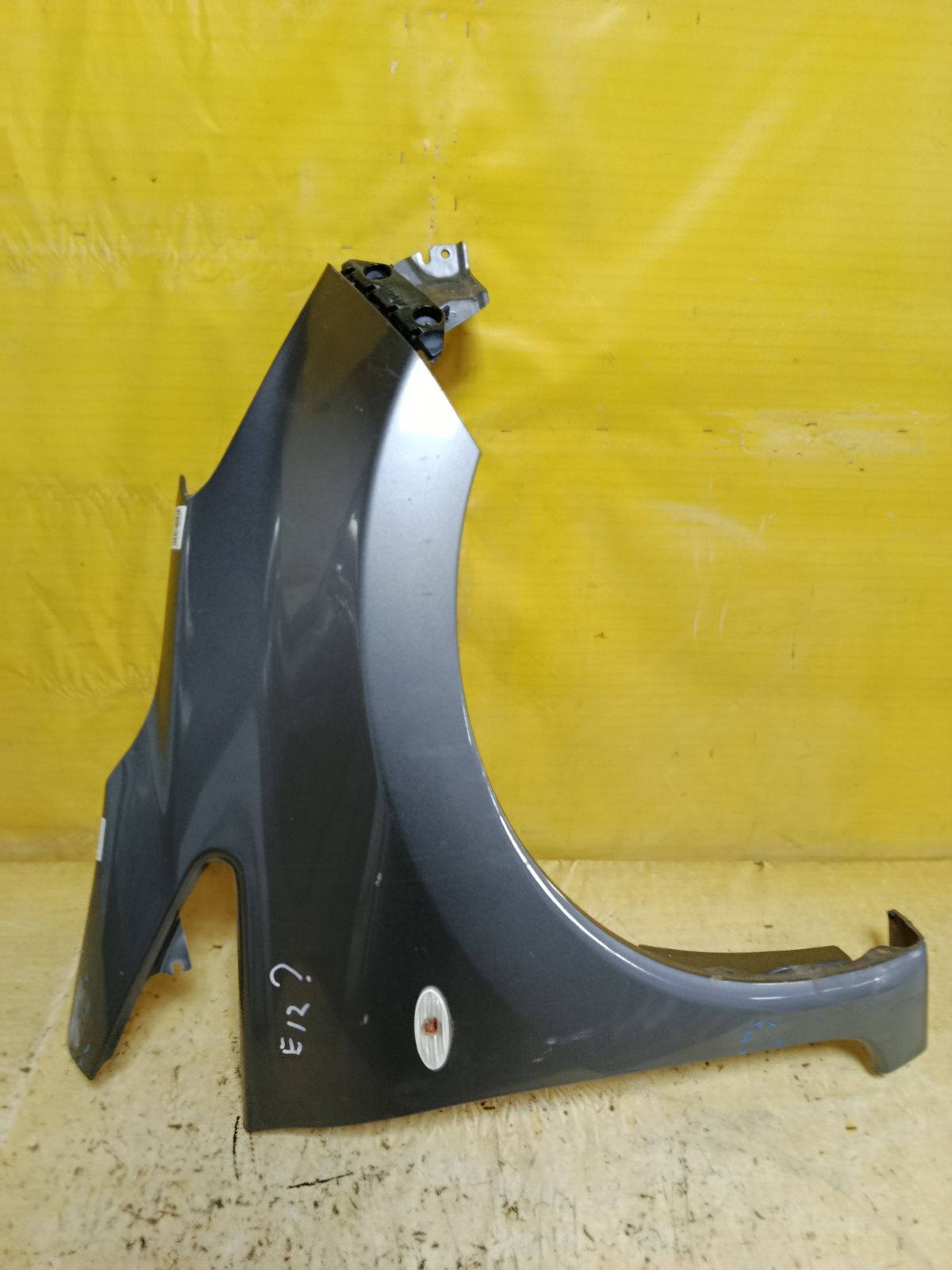 Крыло переднее на Nissan Note E12 Фото 1