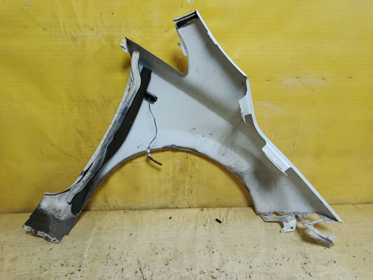 Крыло переднее на Nissan Leaf AZE0 Фото 4