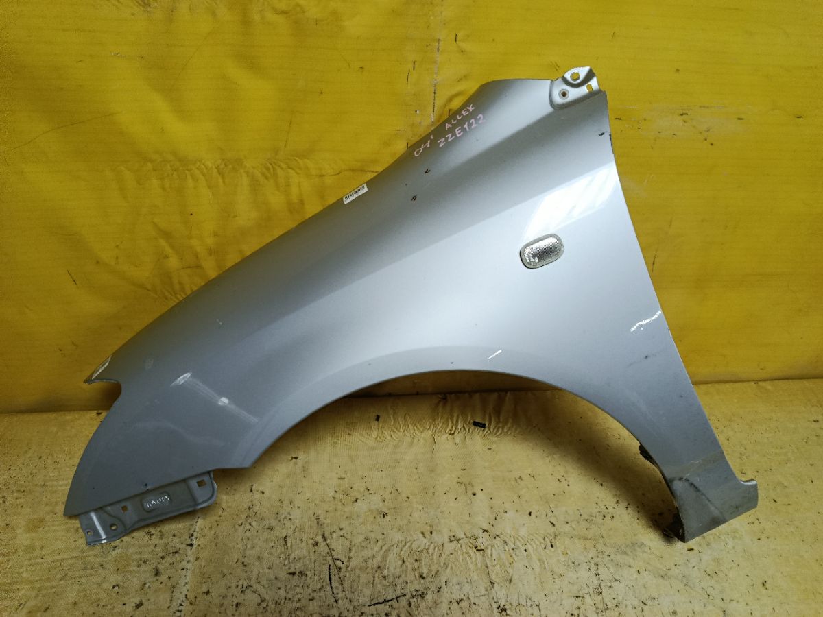 Крыло переднее на Toyota Allex ZZE122 Фото 1