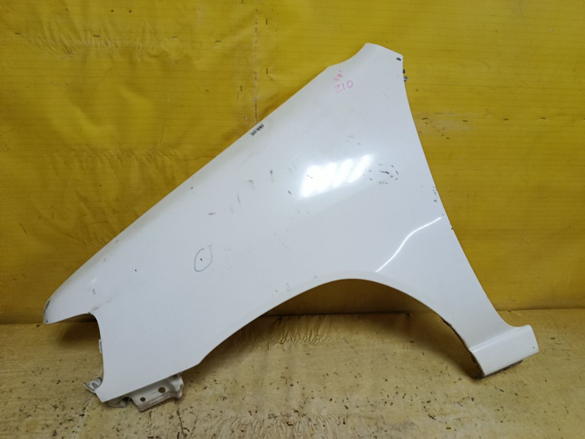 Крыло переднее на Nissan Cube Z10 Фото 1