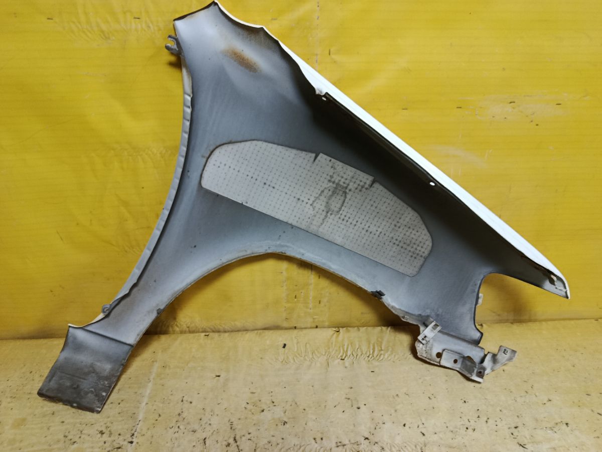 Крыло переднее на Nissan Cube Z10 Фото 5