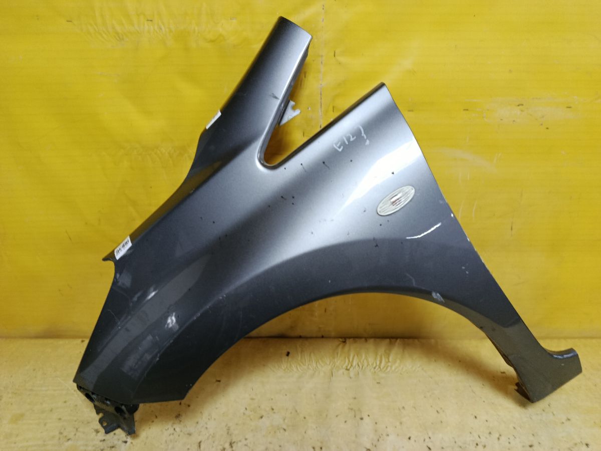 Крыло переднее на Nissan Note E12 Фото 1
