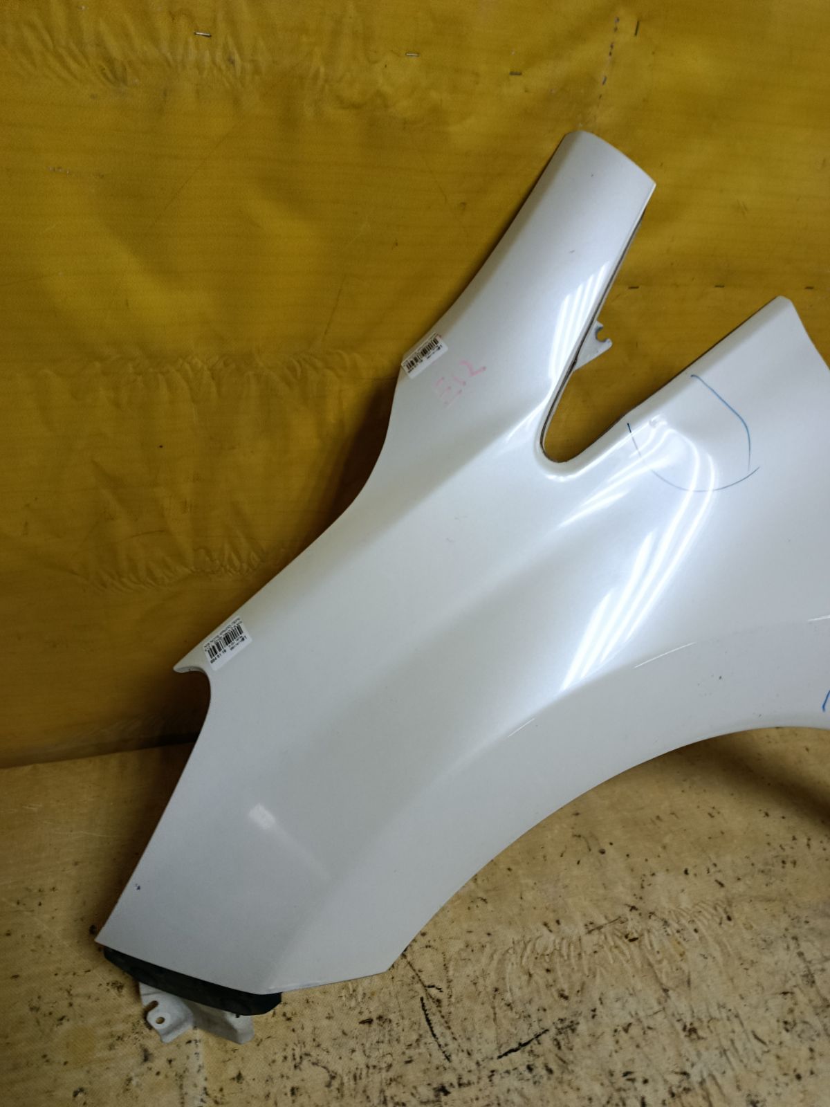 Крыло переднее на Nissan Note E12 Фото 3