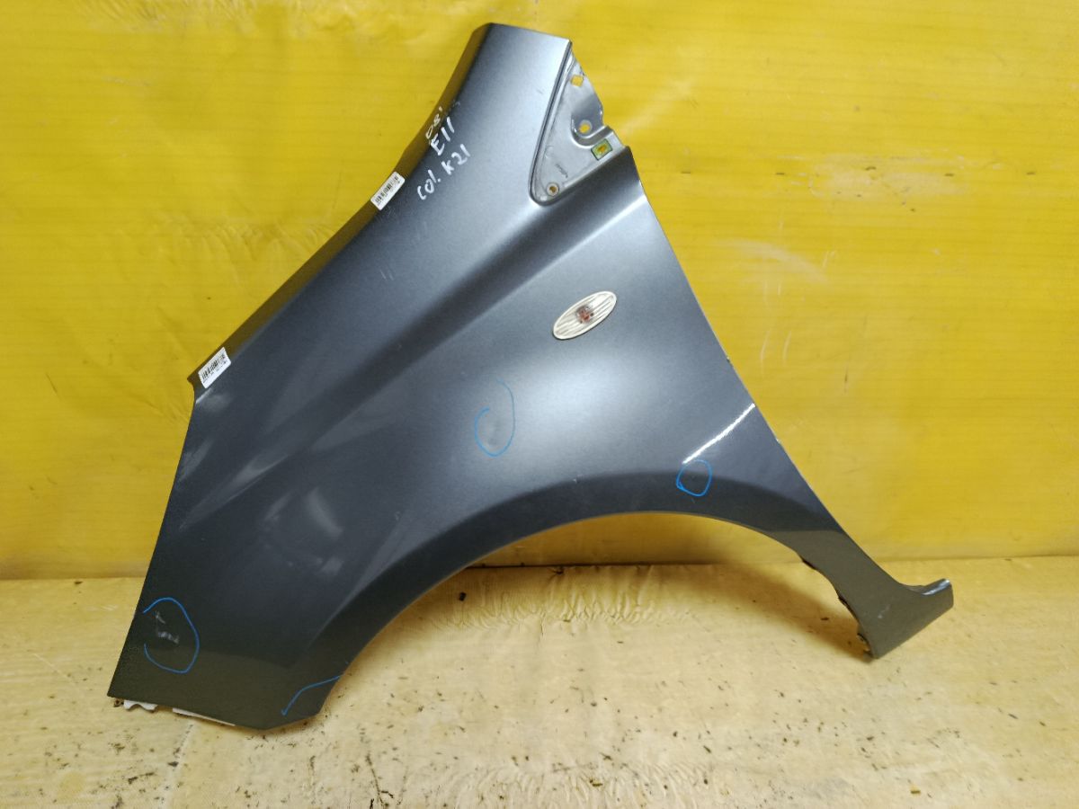 Крыло переднее на Nissan Note E11 Фото 1