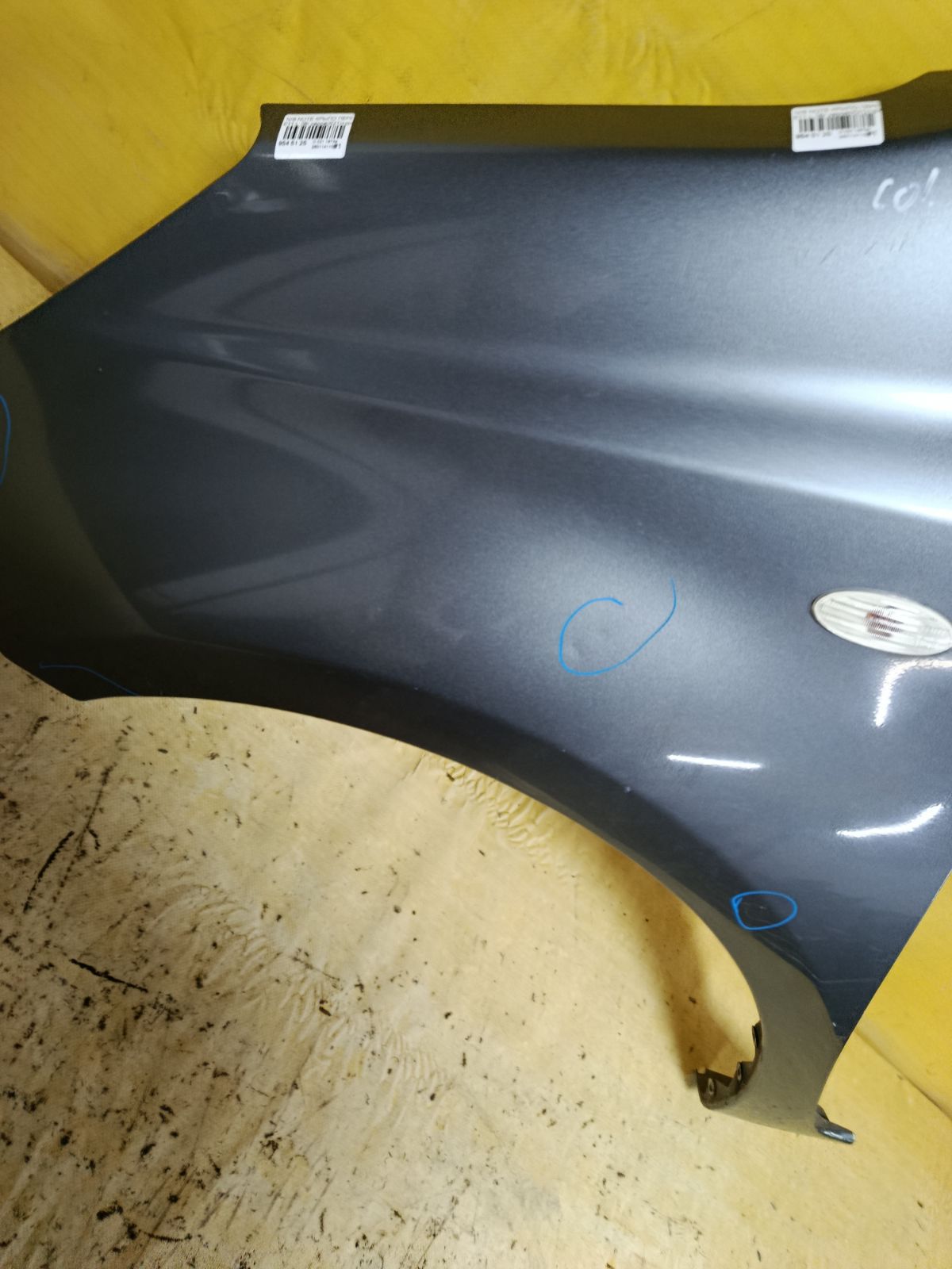 Крыло переднее на Nissan Note E11 Фото 2