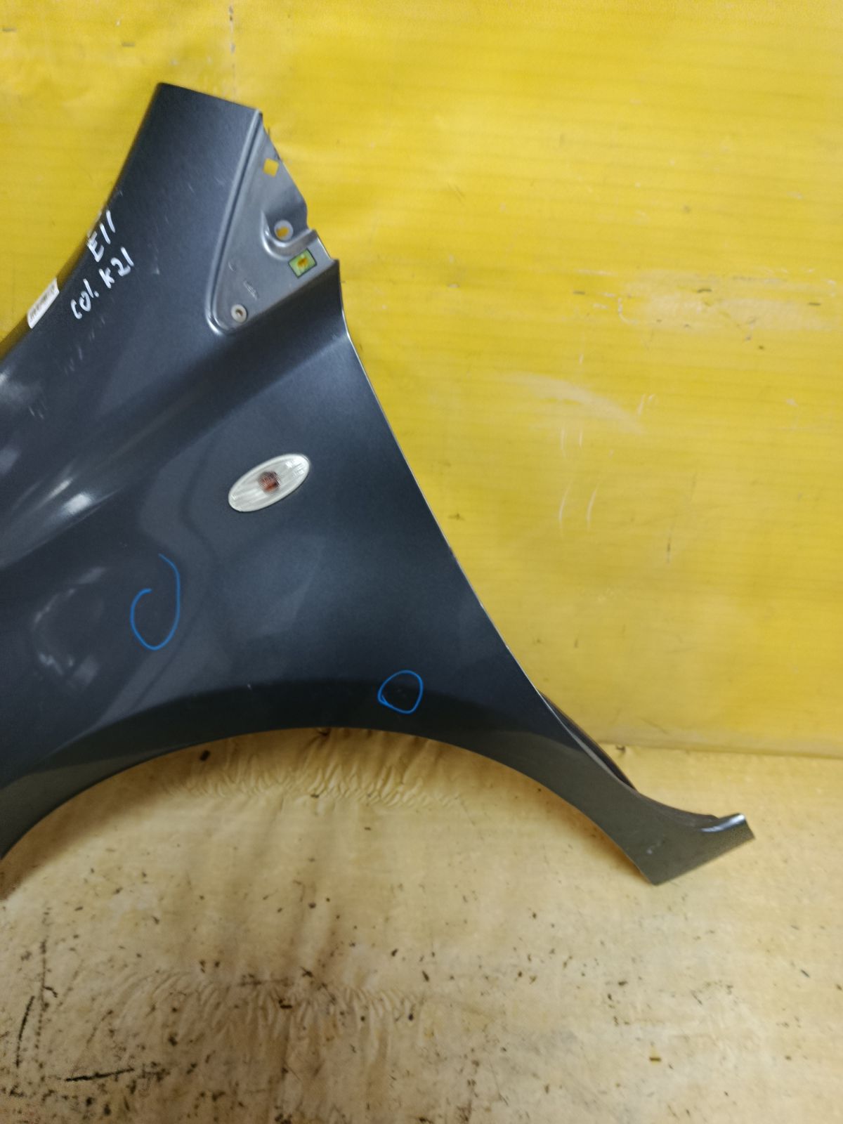 Крыло переднее на Nissan Note E11 Фото 5