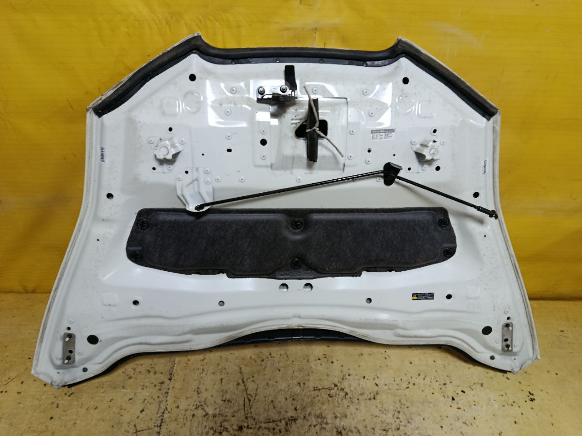 Капот на Nissan Leaf AZE0 Фото 5