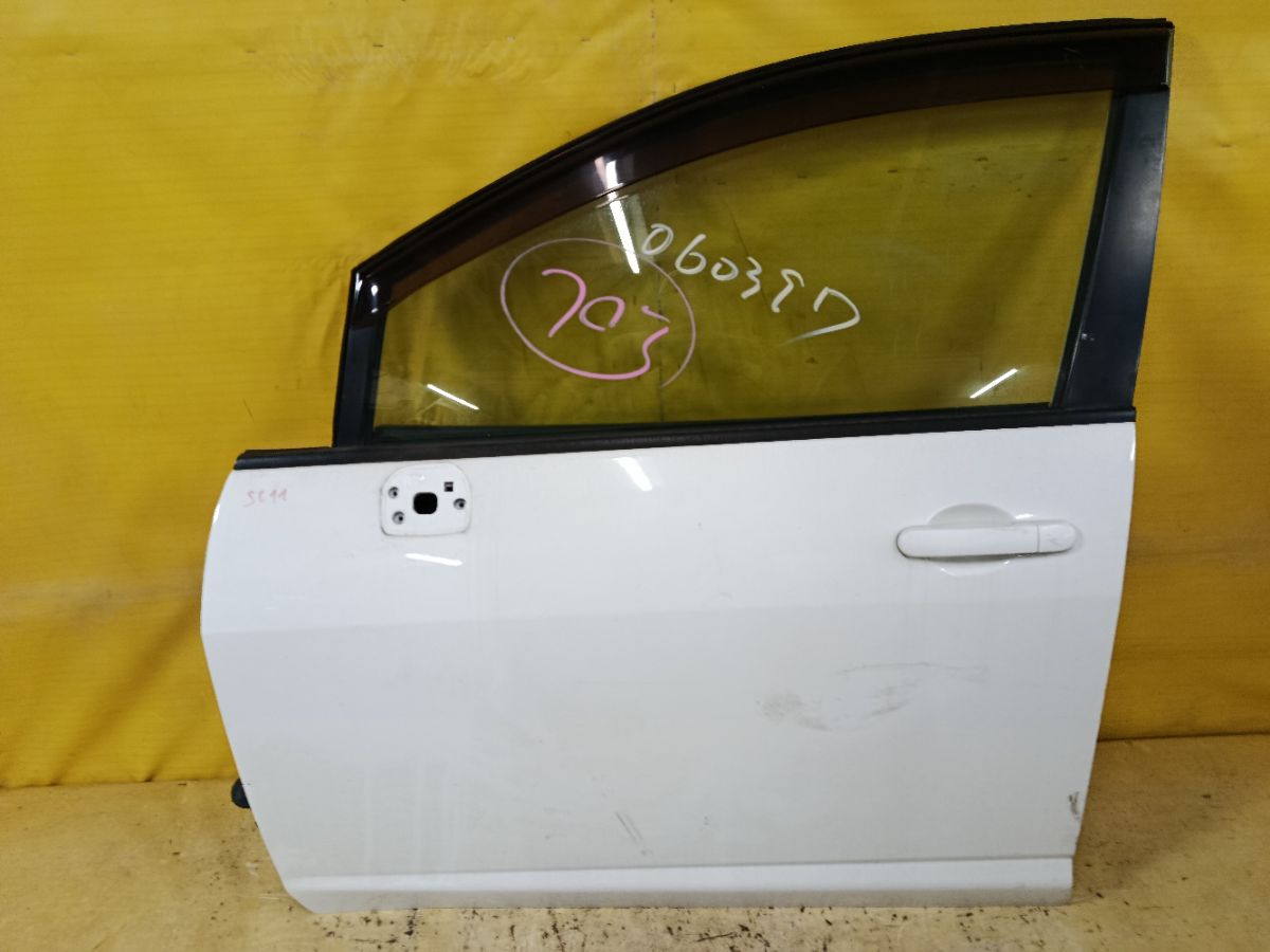 Дверь боковая на Nissan Tiida Latio SC11 Фото 1