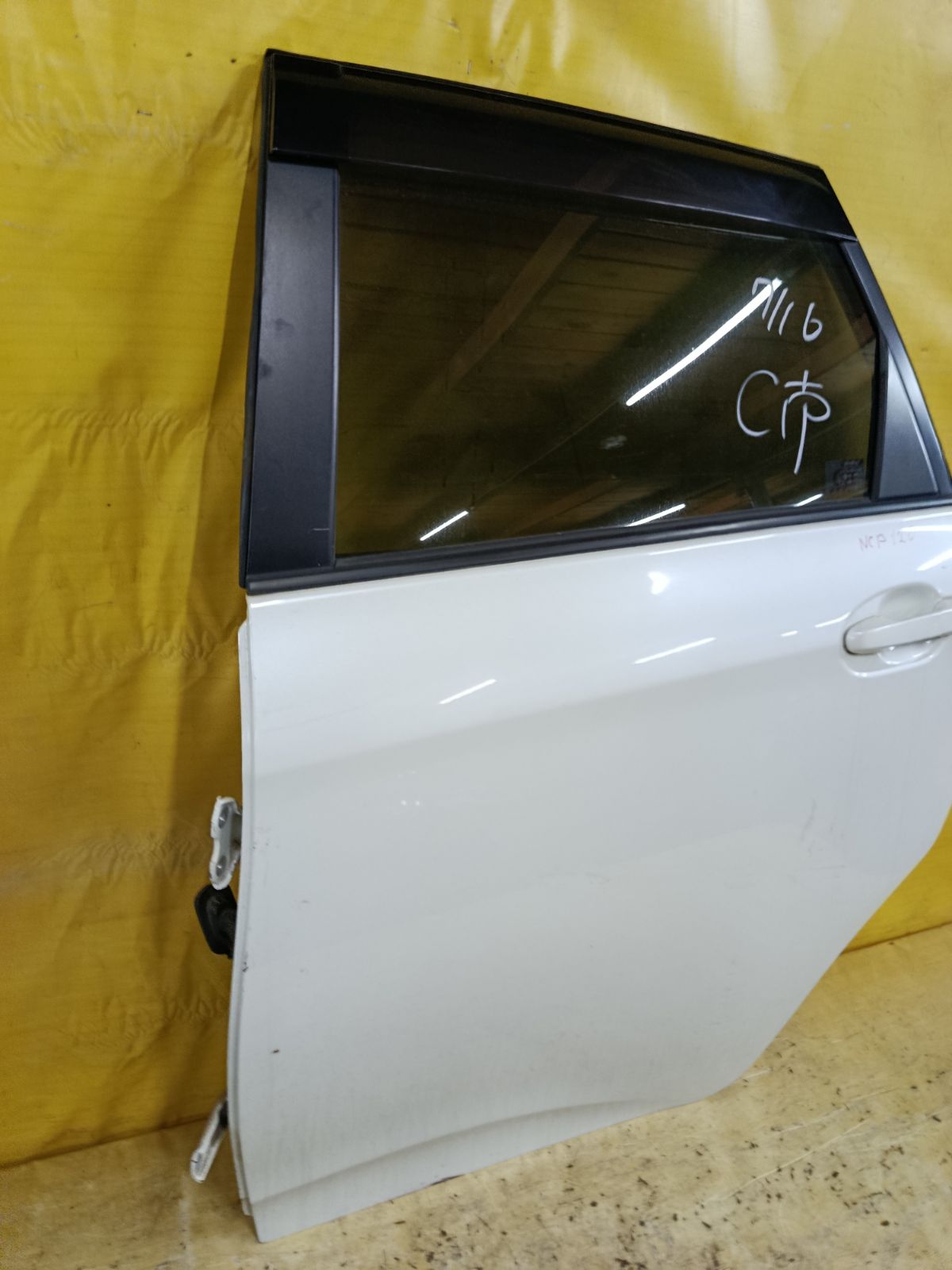 Дверь боковая на Toyota Ractis NCP120 Фото 2