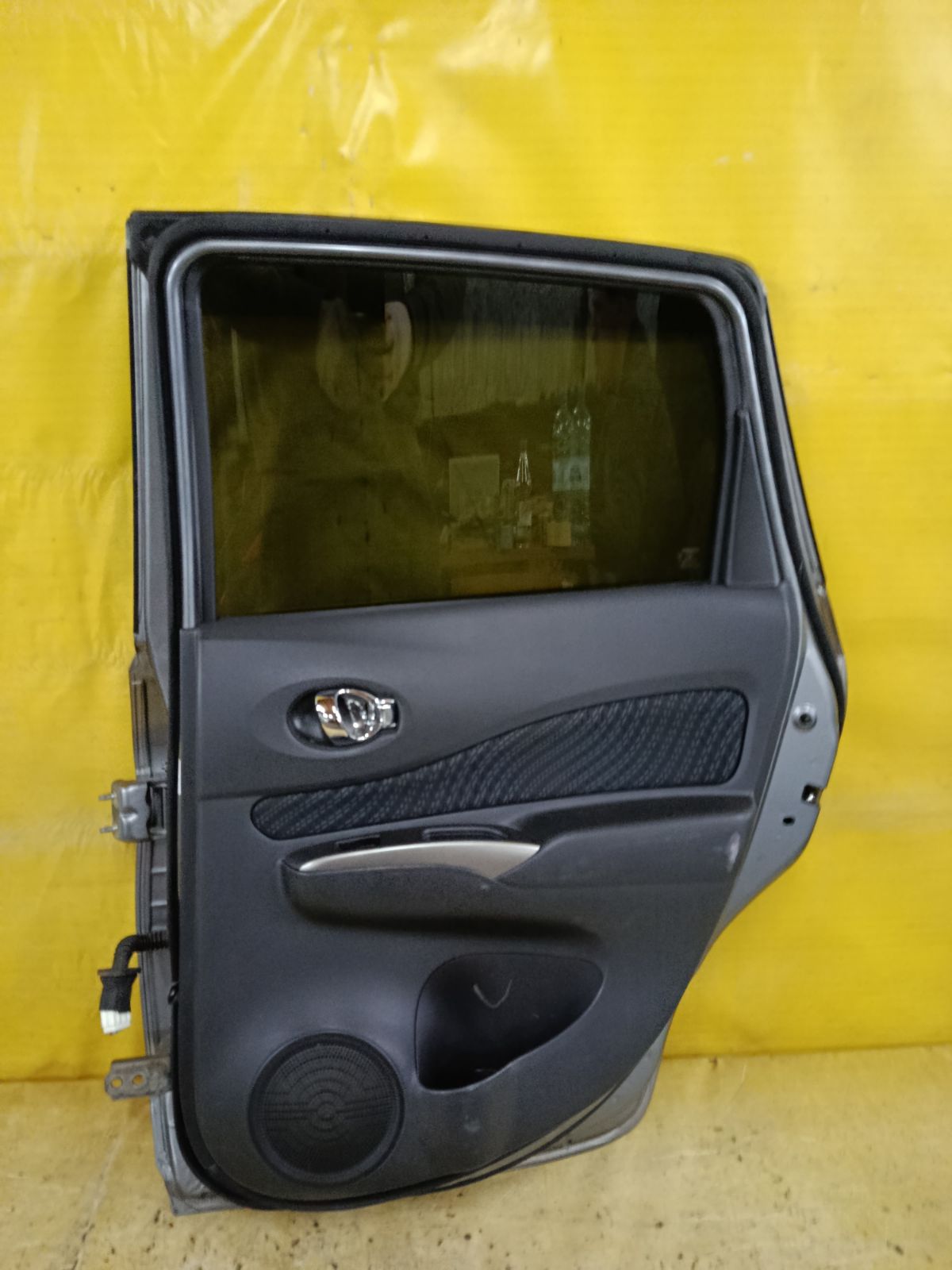 Дверь боковая на Nissan Note E12 Фото 4