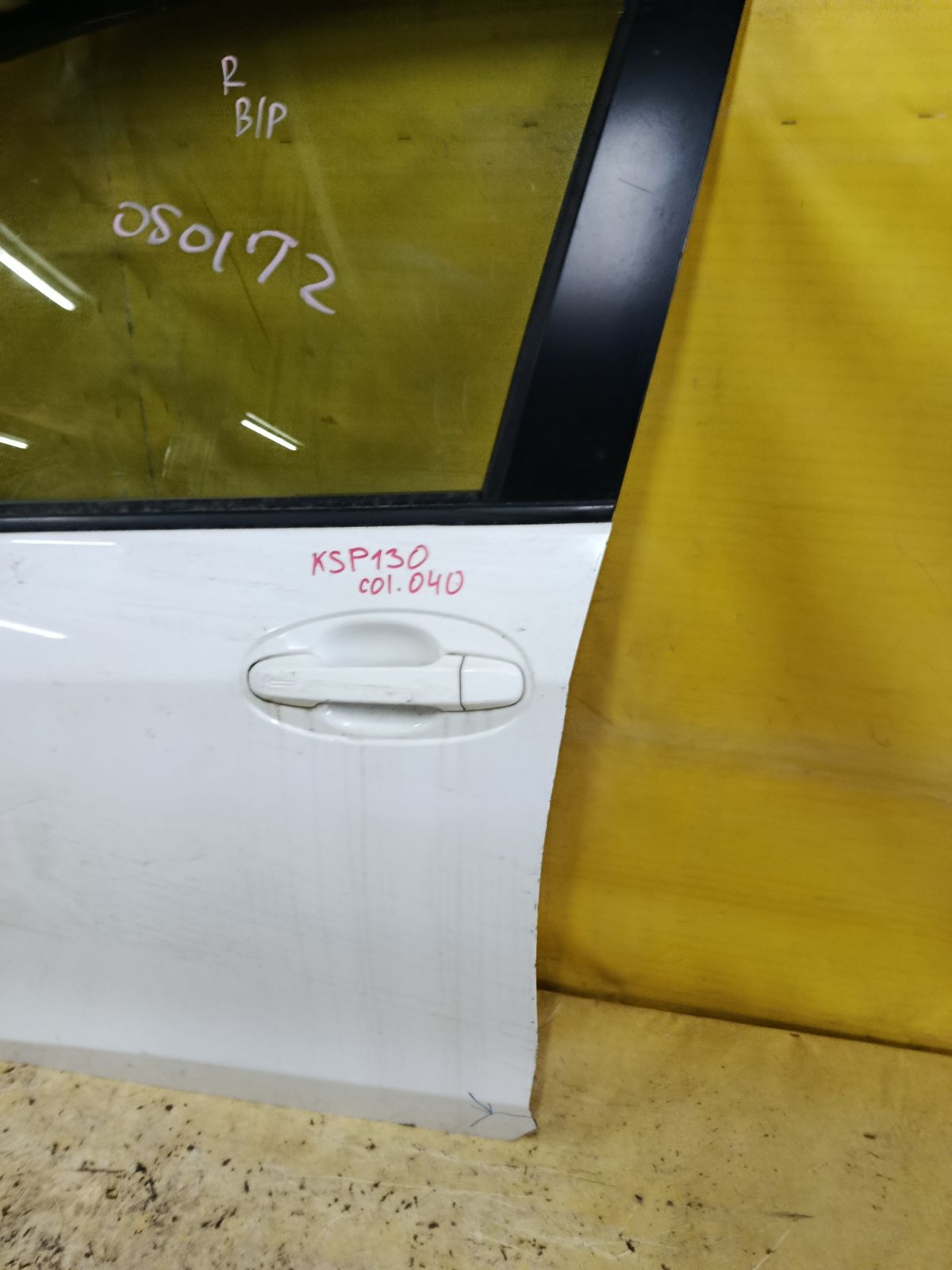 Дверь боковая на Toyota Vitz KSP130 Фото 3